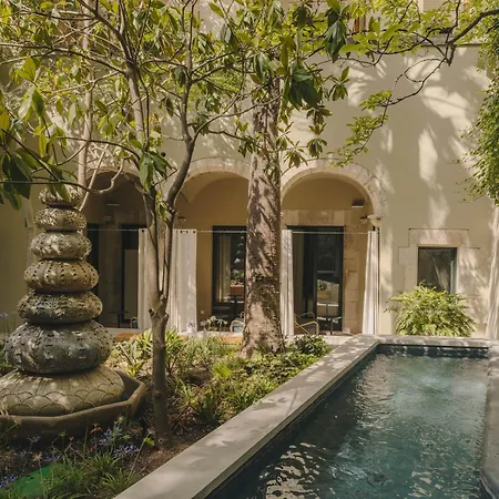 Palau Fugit Hotel